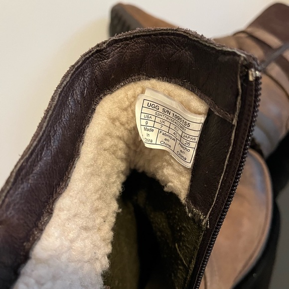UGG Lorna waterproof boots, size 9 - Picture 6 of 8